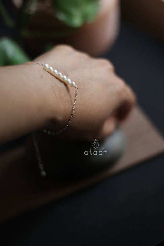 Bar Bracelet in Pearls and Streling Silver