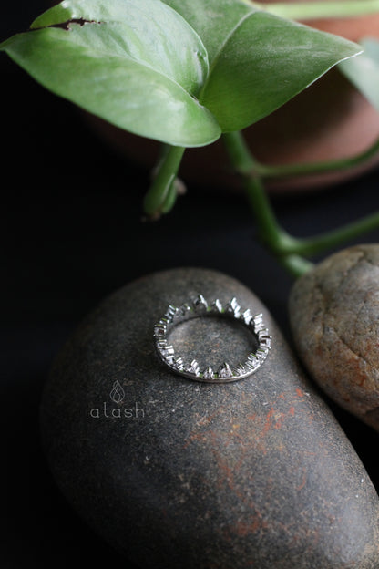 Tiara Band Ring