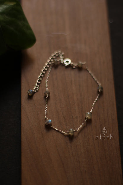 Dew Bracelet in Labradorite and Streling Silver