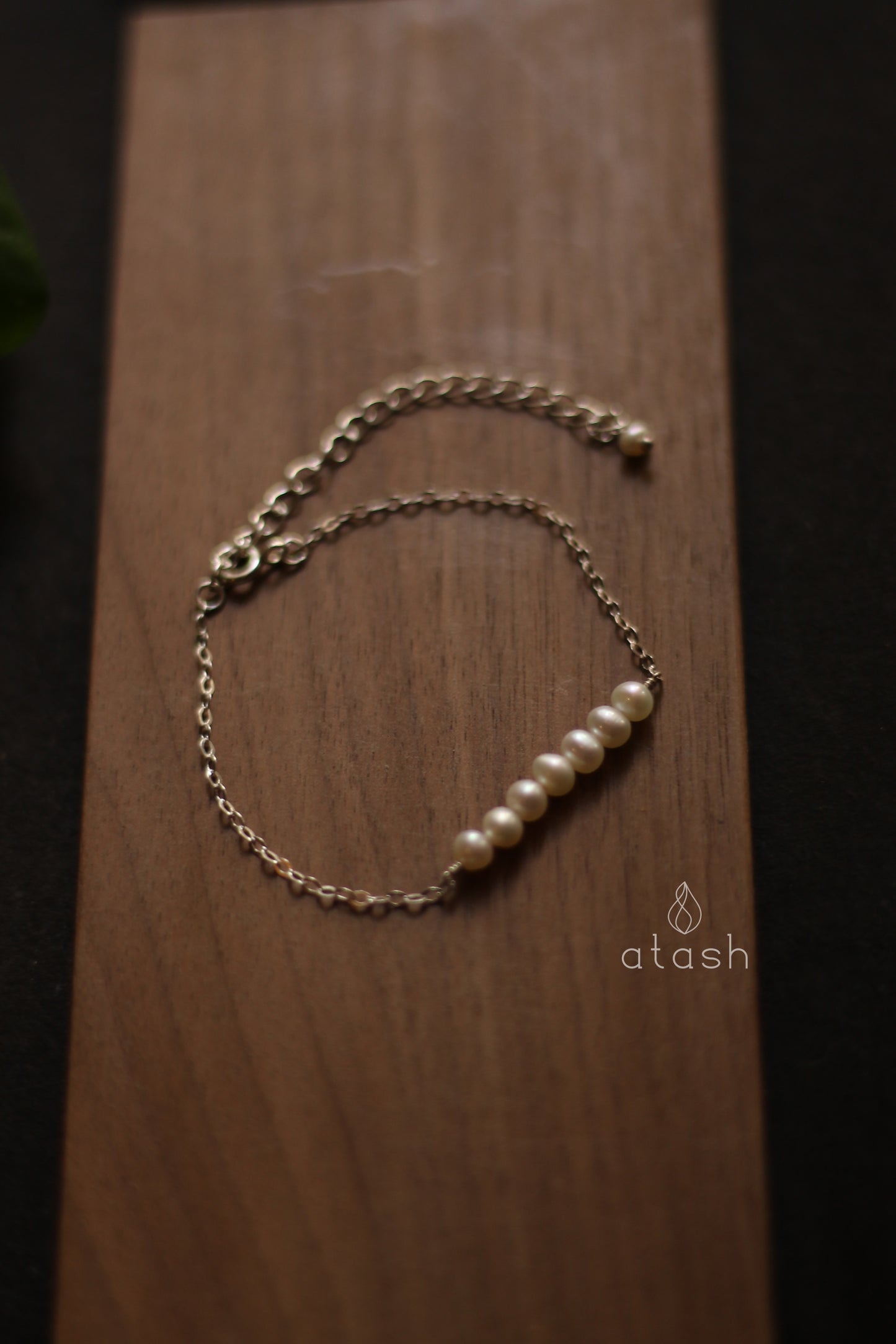 Bar Bracelet in Pearls and Streling Silver