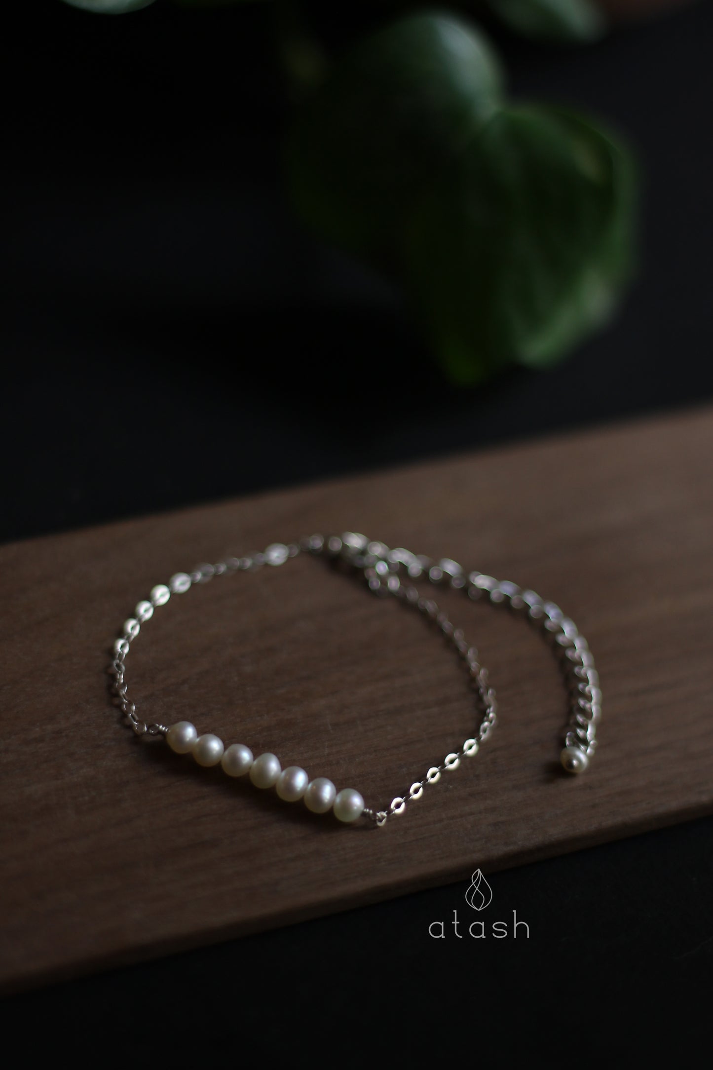 Bar Bracelet in Pearls and Streling Silver