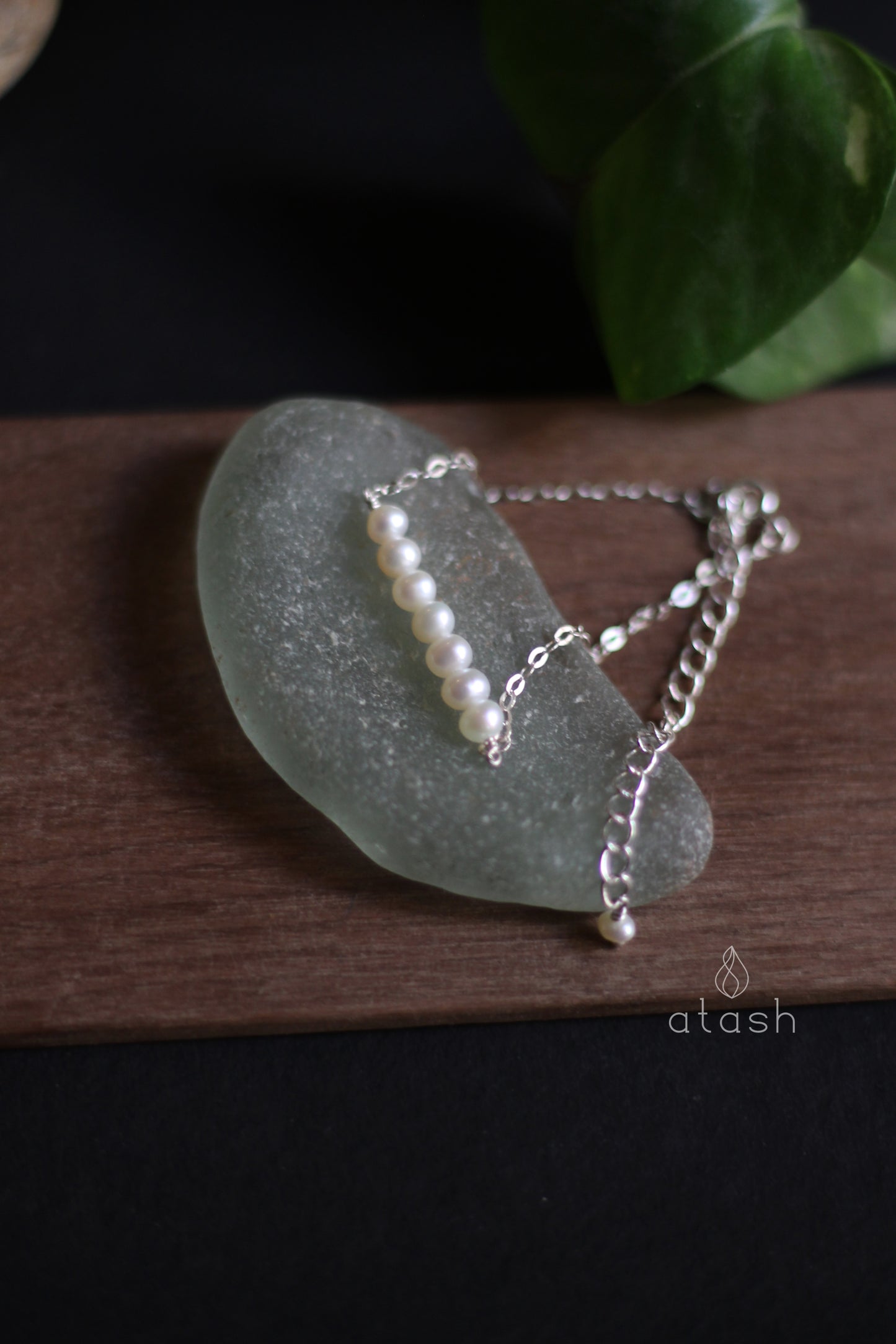 Bar Bracelet in Pearls and Streling Silver
