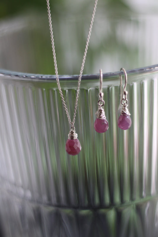 Amana Set of Necklace and Ear rings in Ruby and Sterling Silver